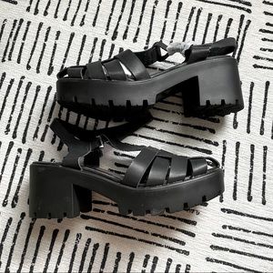 Refresh black woven chunky heel sandals NIB